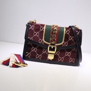 gucci-BagTypeTote-Stylish-and-functional-tote-bag-Burgundy-01A