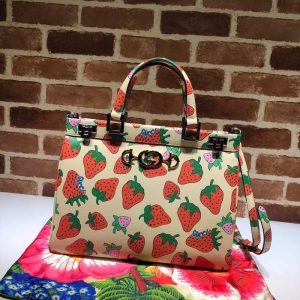 gucci-BagTypeTote-canvas-tote-with-playful-strawberry-print-Beige-01A