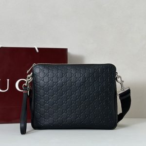 gucci-BagTypeTote-compact-leather-tote-bag-with-zipper-closure-Black-01A