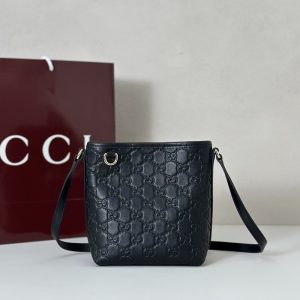 gucci-BagTypeTote-compact-tote-with-adjustable-strap-Black-01A