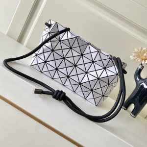 Issey-Miyake White 1:1