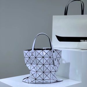 Issey-Miyake White 1:1