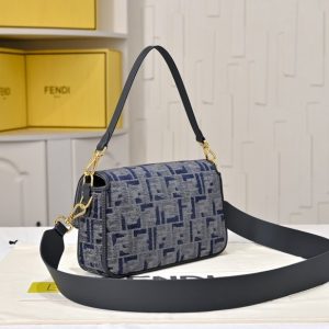 Fendi-Tote-bag-with-stylish-traits-Navy-01A