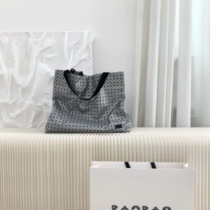 Issey-Miyake Black 1:1