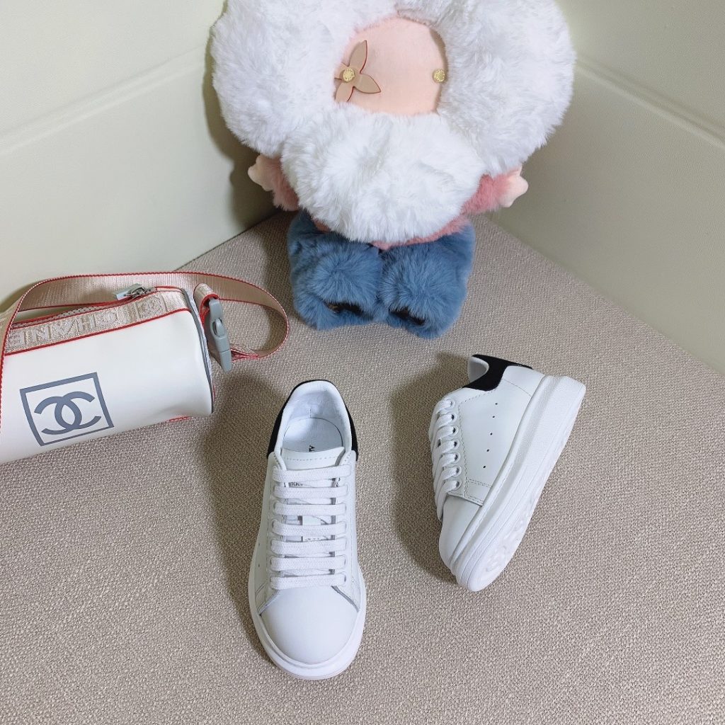 Chic White Leather Sneakers with Black Accent, Trendy Casual