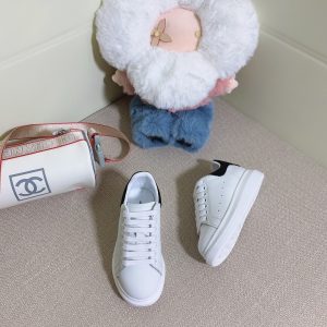 Chic White Leather Sneakers with Black Accent, Trendy Casual