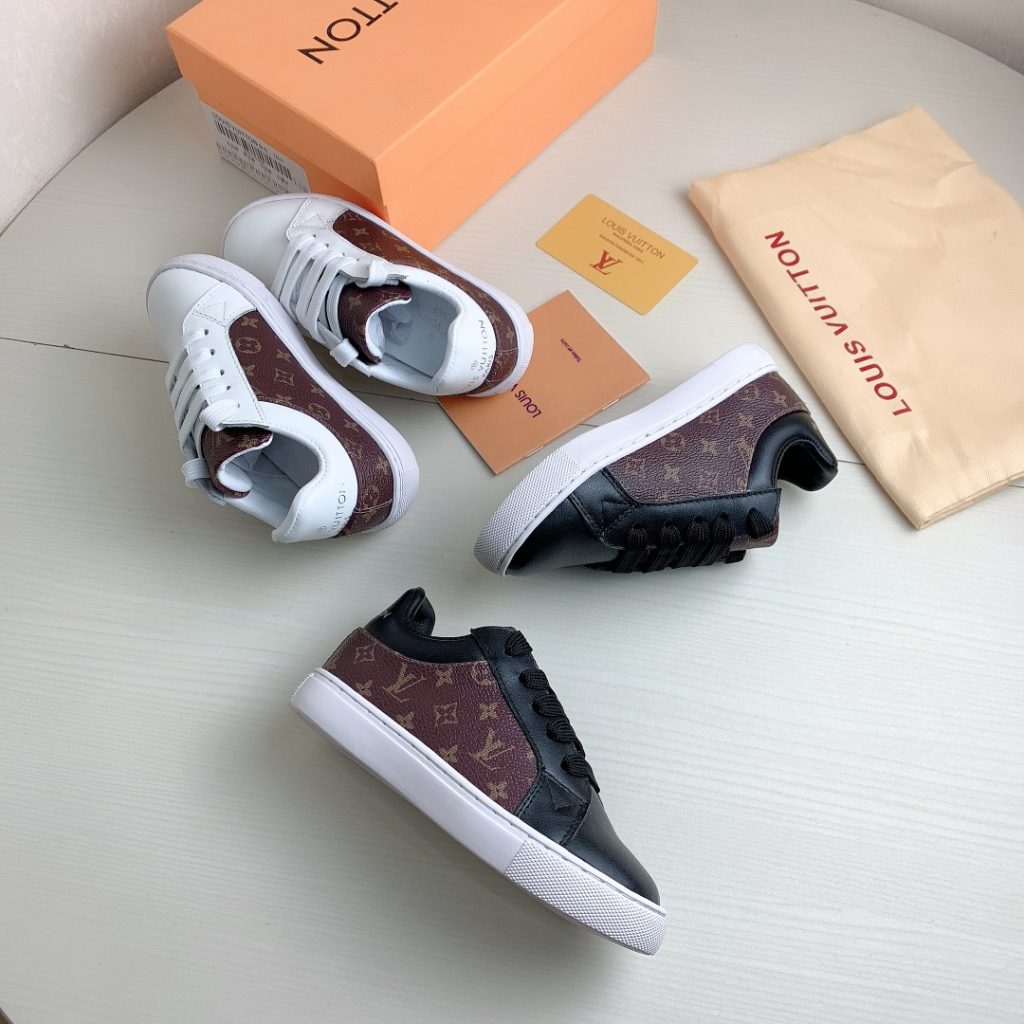 Louis Vuitton Monogram Low Top Sneakers in Black and White L