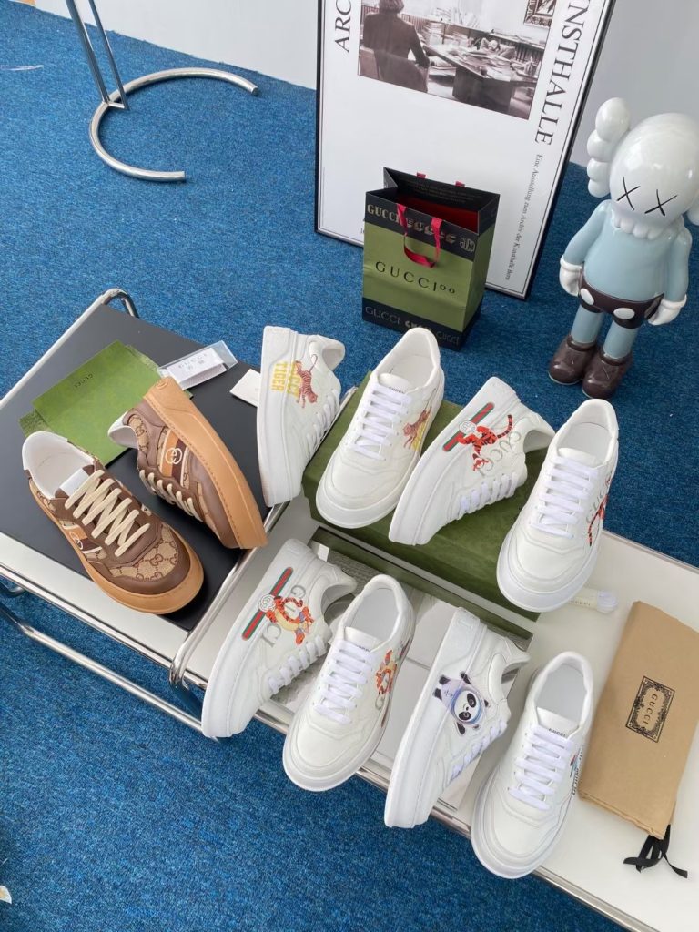 Designer Cartoon Sneakers for Men, White, Canvas, Casual, Tr