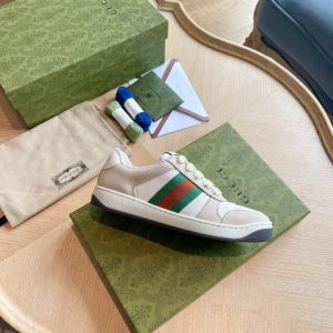 Gucci Men's Beige Sneakers with Green and Red Stripe, Canvas