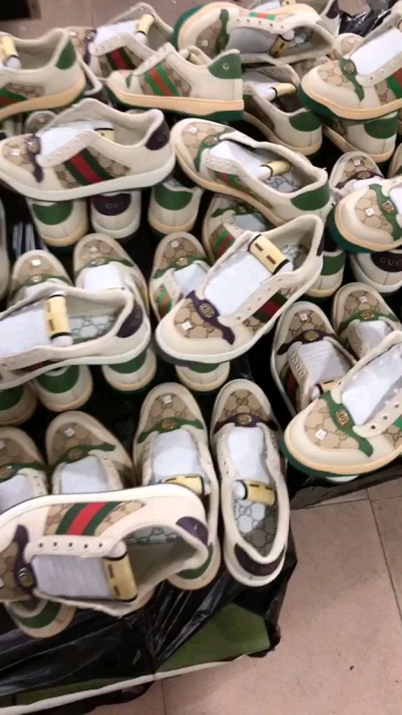 Gucci Men’s Beige Green Sneakers with Signature Logo and Str