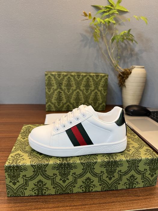White Fashion Sneakers with Green and Red Stripes, Unisex, G