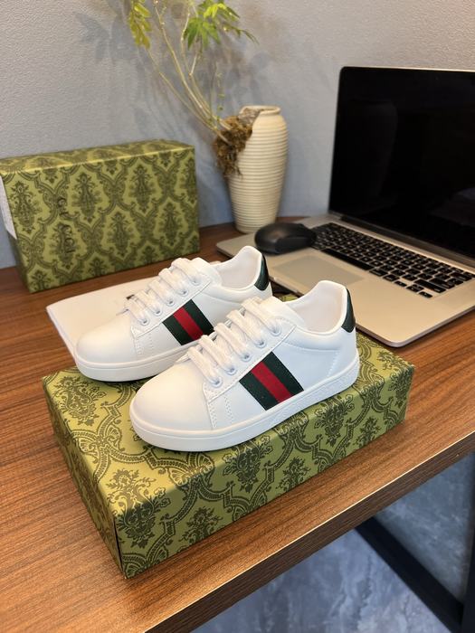 Gucci White Leather Sneakers with Green and Red Stripes