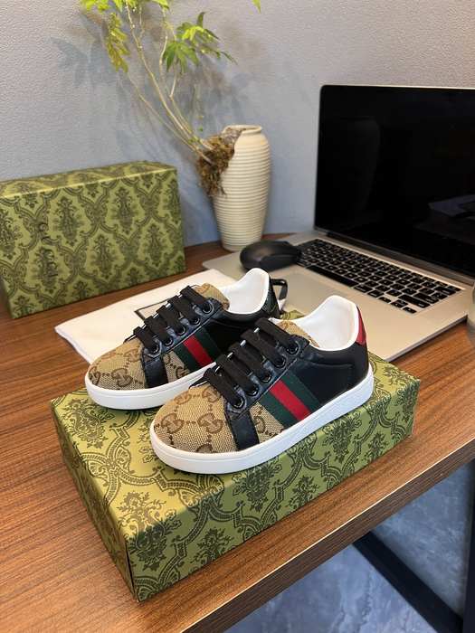 Gucci Kids’ Sneaker, Beige Black Canvas with Stripes, stylis