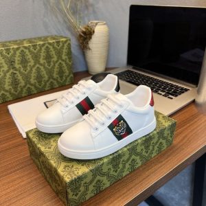 Gucci White Leather Sneakers with Colorful Stripe and Logo P