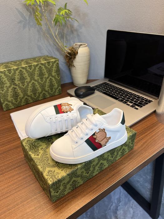 Gucci White Leather Sneakers with Cartoon Bear Patch