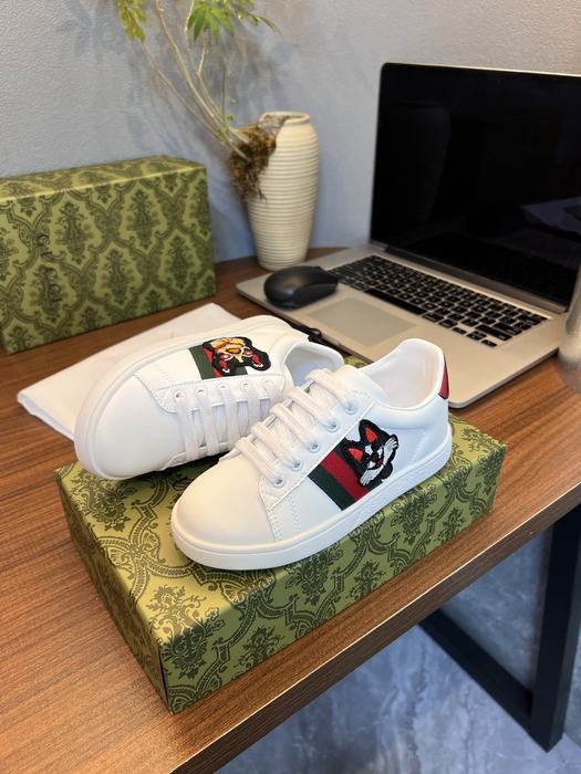 Gucci White Canvas Sneakers with Cat Embroidery and Stripes