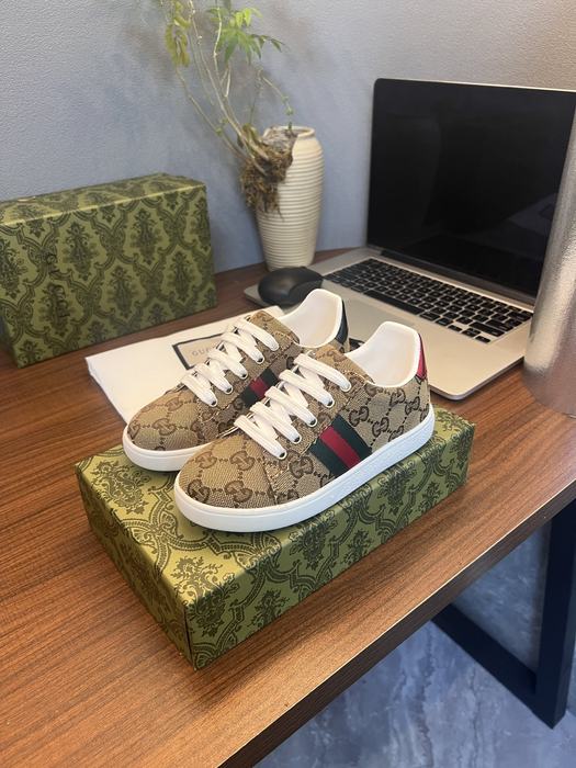 Gucci Men’s GG Canvas Sneakers in Brown with Red and Green S