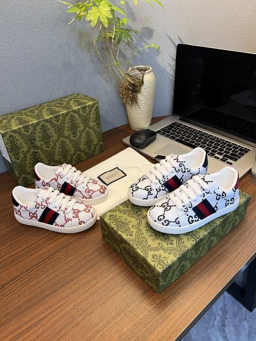 Gucci Kids’ Sneakers White Red Canvas with Logo and Stripe