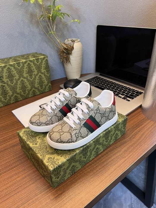 Gucci Women’s Canvas Sneakers, Beige Red Green Stripes, Luxu