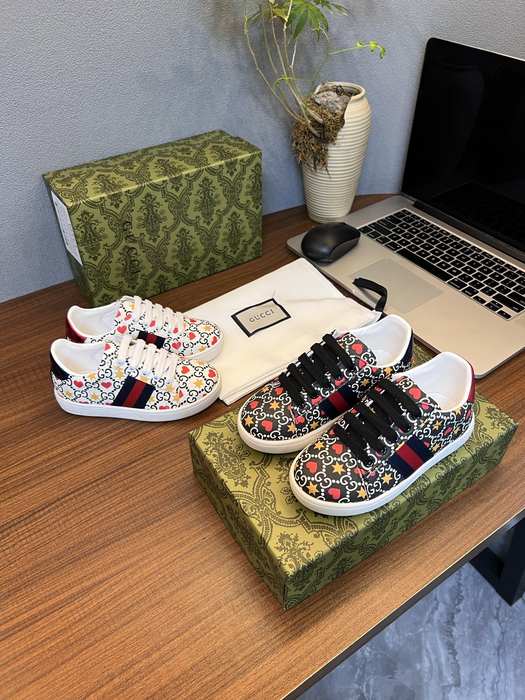 Gucci Multicolor Floral Print Sneakers for Men and Women