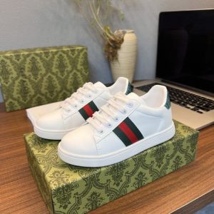 Gucci White Sneakers with Green and Red Stripe Pattern