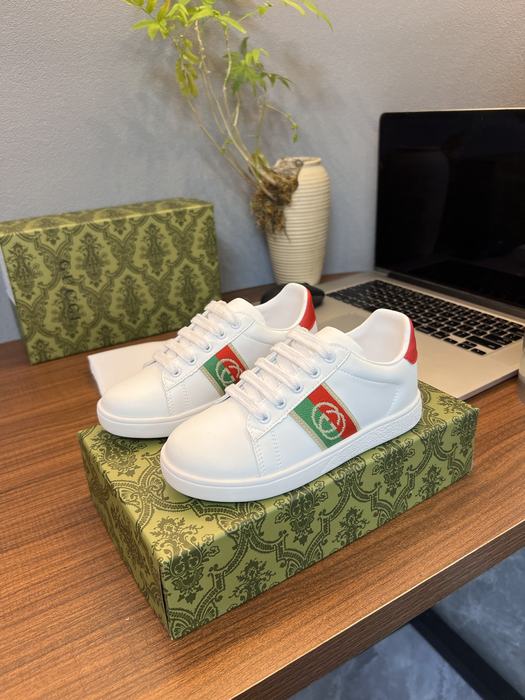 Gucci White Leather Sneakers with Red and Green Detail