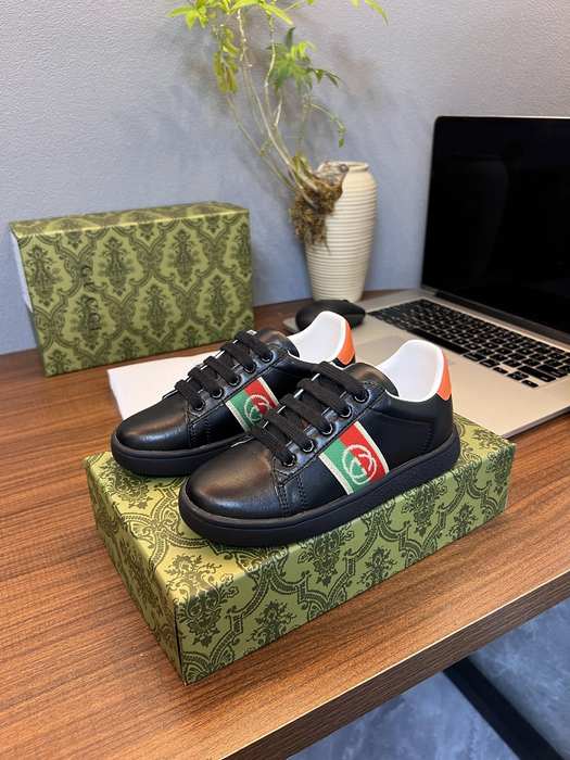 Gucci Black Leather Sneakers with Green and Red Stripe Detai