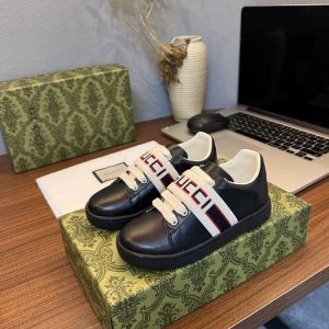 Gucci Kids' Sneakers in Black Leather with Iconic Stripe Des