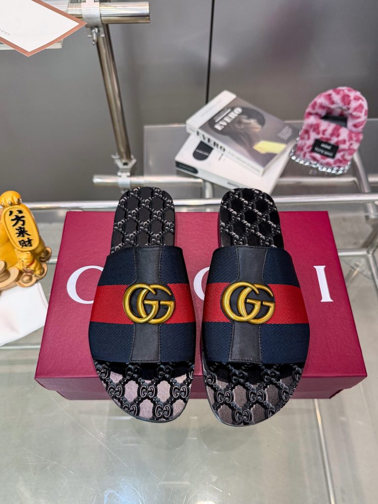 Gucci Men’s Navy Red Striped Slides Sandals in Textile with