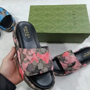 Gucci Women's Pink Floral Slide Sandals Designer Footwear