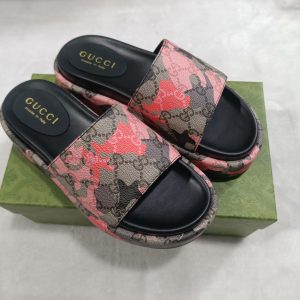 Gucci Women's Pink Camo Slide Sandals Stylish Casual Footw