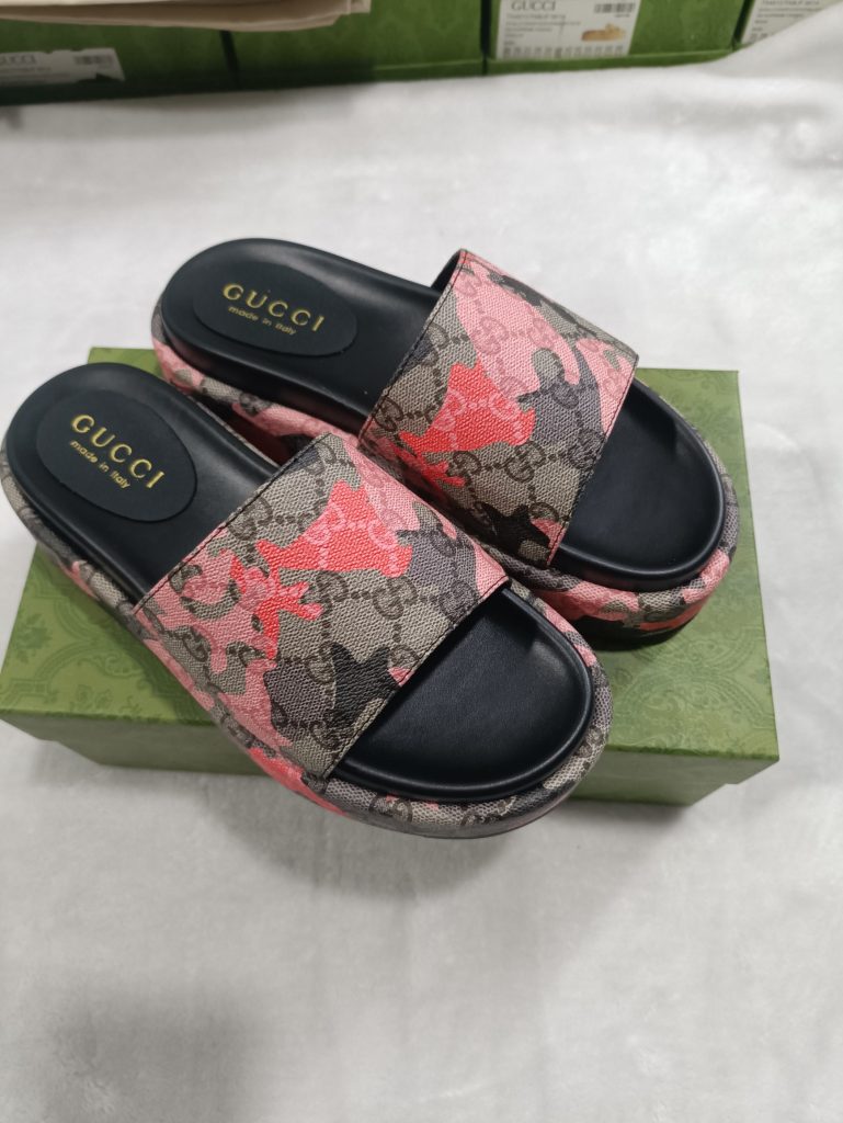 Gucci Women’s Pink Camo Slide Sandals Stylish Casual Footw
