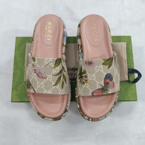 Gucci Floral Print Slide Sandals in Beige Leather
