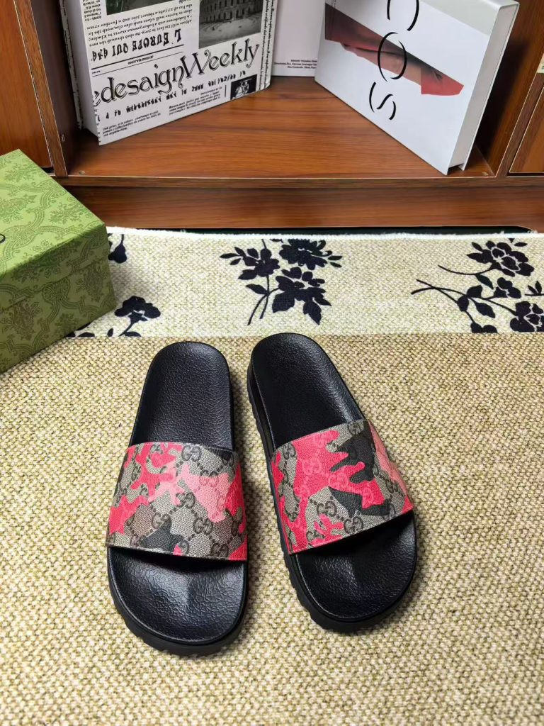 Gucci Women’s Camouflage Slide Sandals in Pink and Black Can