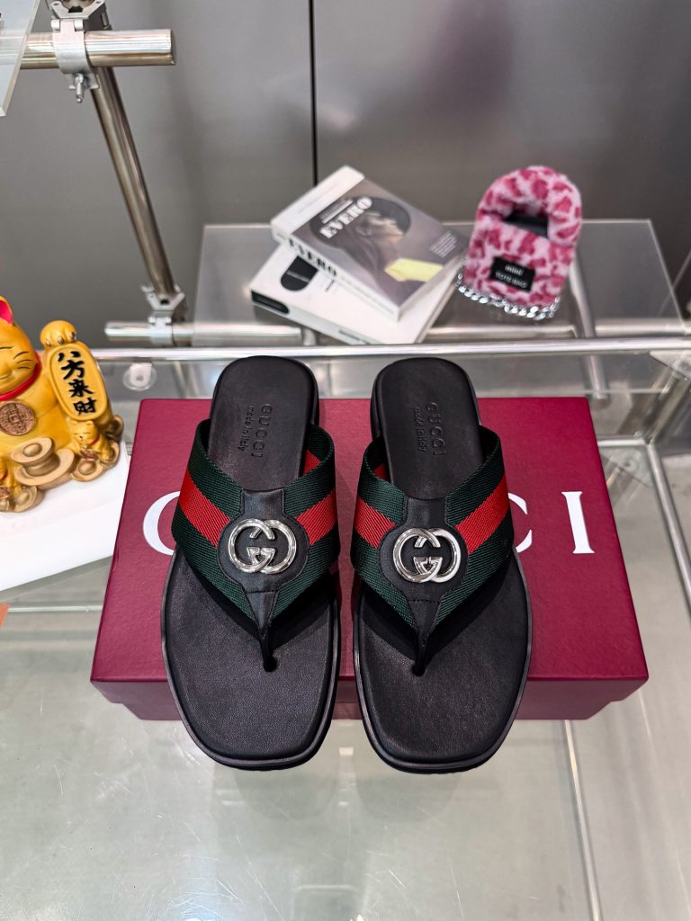 Gucci Men’s Black Flip Flops with Green and Red Stripes