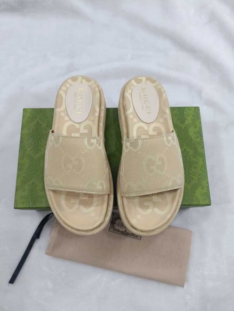 Gucci Women’s Beige Logo Slide Sandals GG Canvas, Comforta