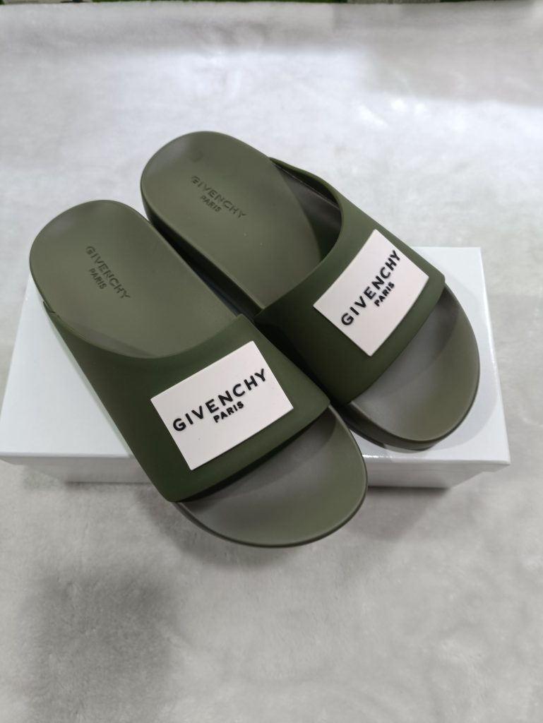 Givenchy Paris Green Slide Sandals in Rubber, Casual Fashion