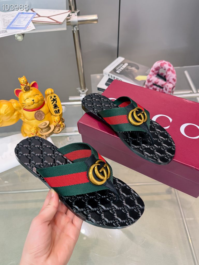Gucci Women’s Black Logo Slide Sandals with Green and Red St