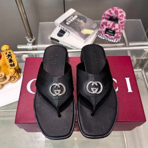 Gucci Black Leather Flip Flops with Logo Detail