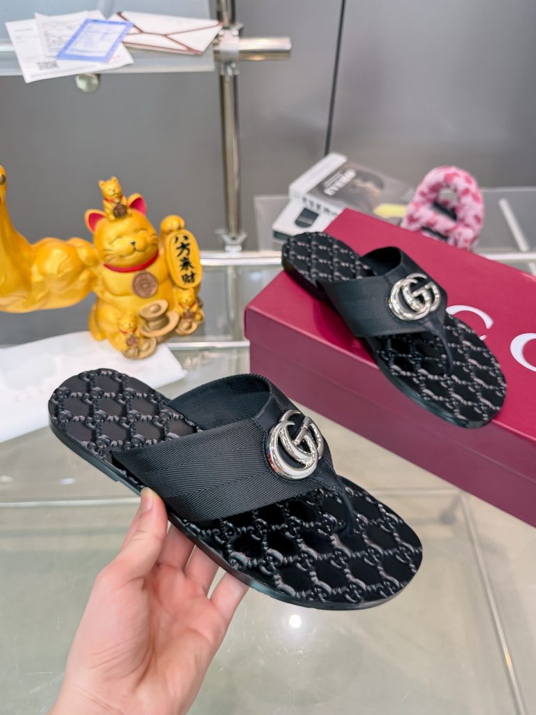 Gucci Black Logo Flip Flops Stylish Rubber Sandals for Wom