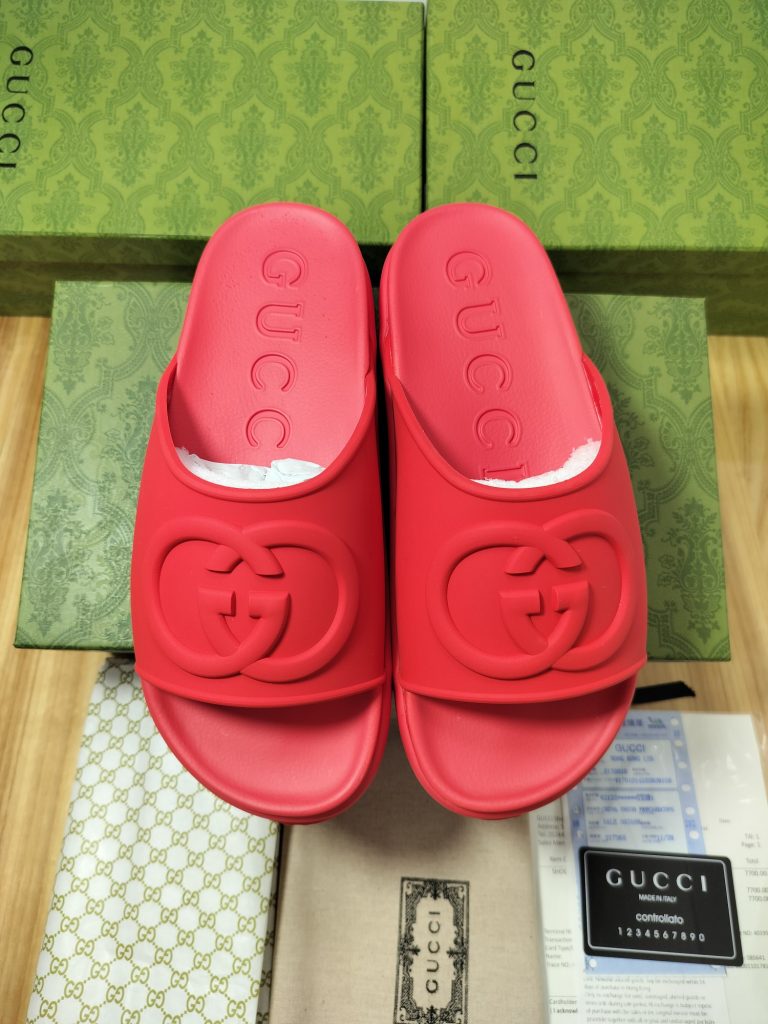 Gucci Red Rubber Slides with Logo Stylish Footwear for Com