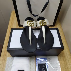 Gucci Women's White Leather Flip Flops with Gold GG Logo Buc