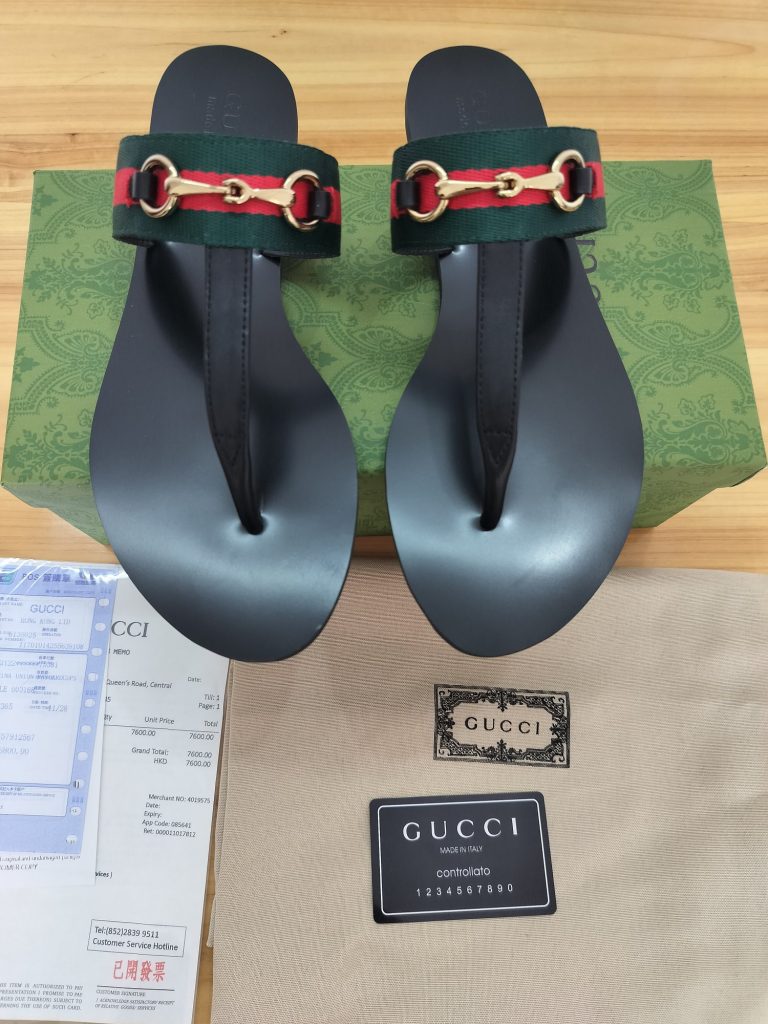 Gucci Women’s Black Flip Flop Sandals with Green Red Stripe