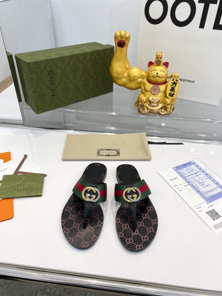 Gucci Logo Flip Flops in Black with Green and Red Stripes