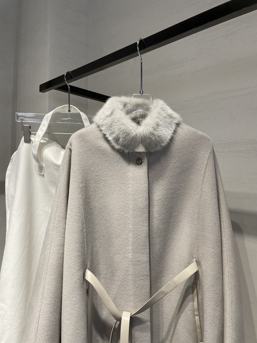Elegant-Beige-Faux-Fur-Collared-Coat-with-Belted-Waist