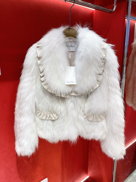Max-Mara-Women’s-White-Faux-Fur-Jacket-with-Collar-and-Pocke
