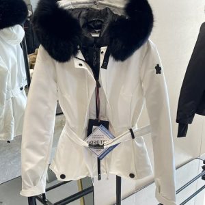 GORE-TEX-Women's-White-Jacket-with-Black-Fur-Hood,-Stylish-O