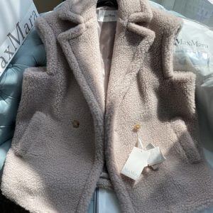 Max-Mara-Women's-Pink-Sherpa-Vest-Cozy,-Stylish-Outerwear