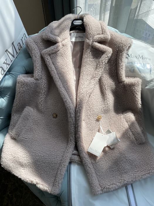 Max-Mara-Women’s-Pink-Sherpa-Vest-Cozy,-Stylish-Outerwear