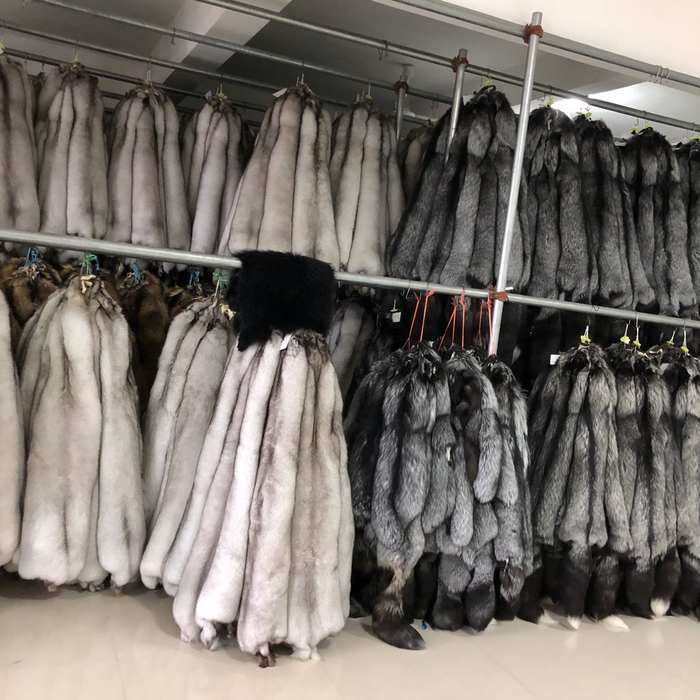 Luxury-Real-Fur-Pelts-–-Soft-Grey-&-Cream-Fox-Fur,-Premium-Q